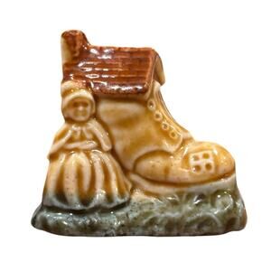 Vintage Wade England “There Was an Old Woman Who Lived in a Shoe” Figurine
